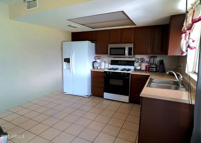 8933 W ROMA Avenue, Phoenix, AZ 85037