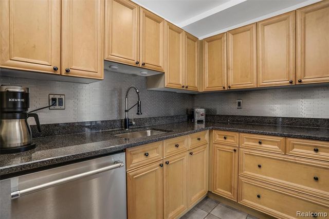 1001 W Jefferson Avenue 11B, Detroit, MI 48226