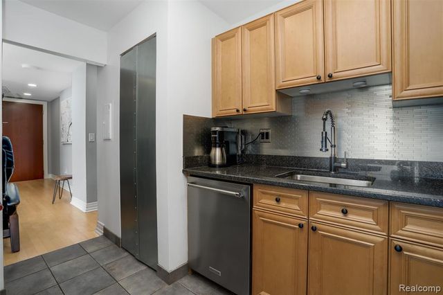 1001 W Jefferson Avenue 11B, Detroit, MI 48226
