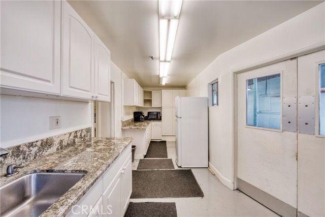 4643 W Rosecrans, Hawthorne, CA 90250