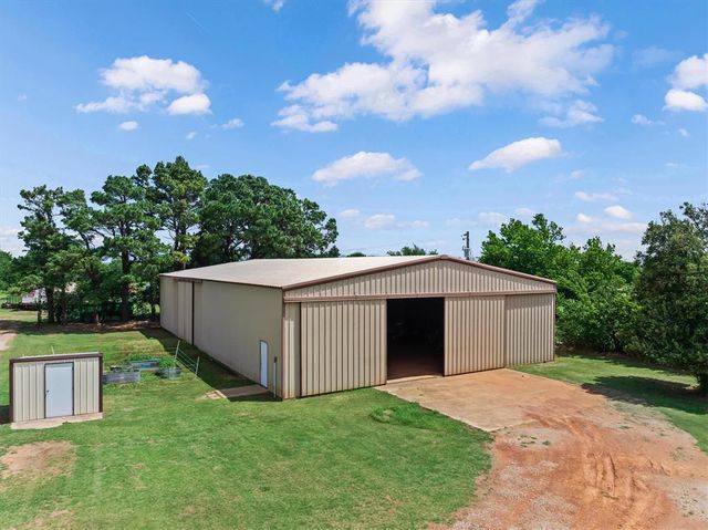 9000 W Simpson Road, Edmond, OK 73025