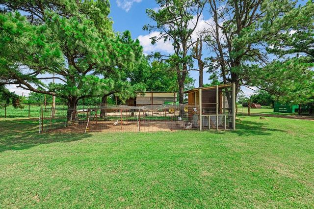 9000 W Simpson Road, Edmond, OK 73025