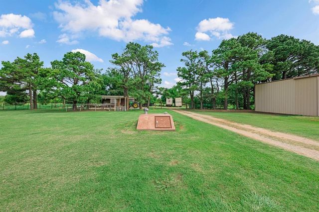 9000 W Simpson Road, Edmond, OK 73025