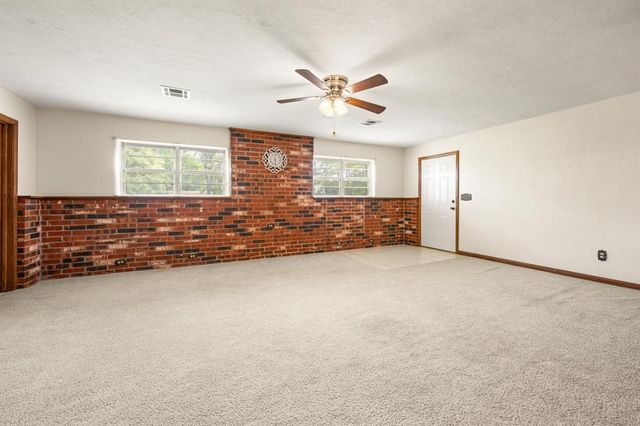 9000 W Simpson Road, Edmond, OK 73025