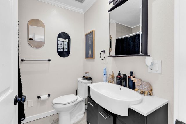 2468 Maxwell Ave, Oakland, CA 94601