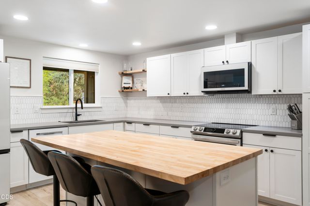 61573 Twin Lakes Loop, Bend, OR 97702