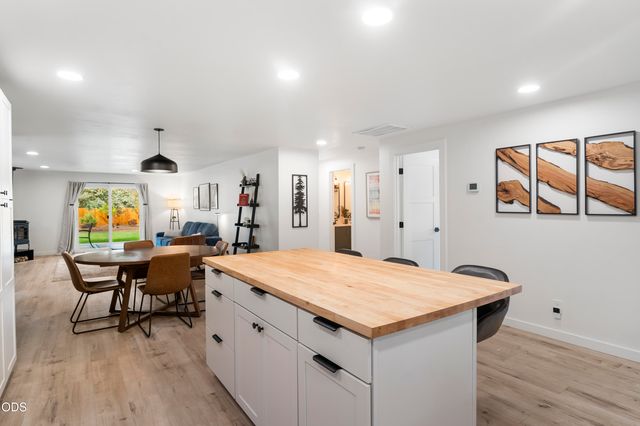 61573 Twin Lakes Loop, Bend, OR 97702