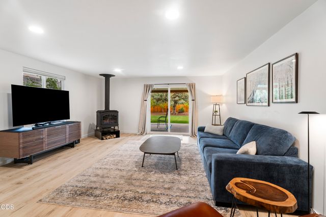 61573 Twin Lakes Loop, Bend, OR 97702