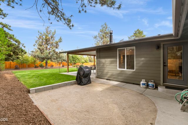 61573 Twin Lakes Loop, Bend, OR 97702