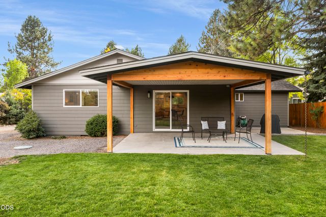 61573 Twin Lakes Loop, Bend, OR 97702