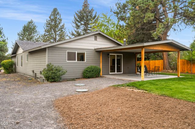 61573 Twin Lakes Loop, Bend, OR 97702