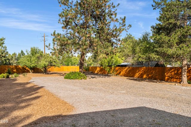 61573 Twin Lakes Loop, Bend, OR 97702