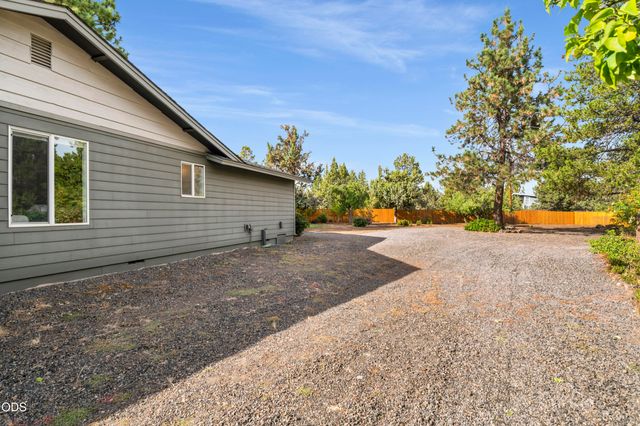 61573 Twin Lakes Loop, Bend, OR 97702