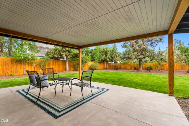 61573 Twin Lakes Loop, Bend, OR 97702