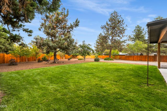 61573 Twin Lakes Loop, Bend, OR 97702