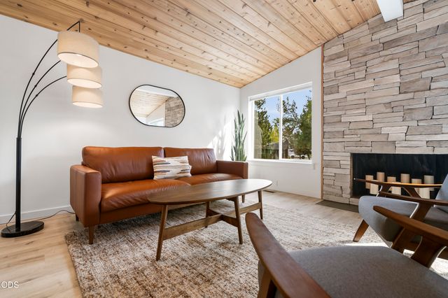 61573 Twin Lakes Loop, Bend, OR 97702