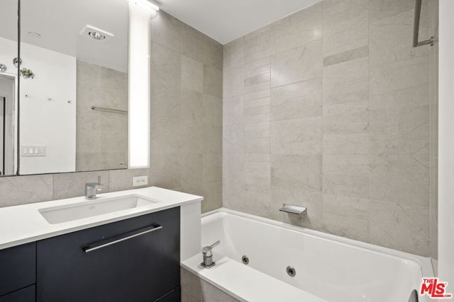 907 Lincoln Boulevard PH 302, Santa Monica, CA 90403