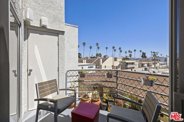 907 Lincoln Boulevard PH 302, Santa Monica, CA 90403