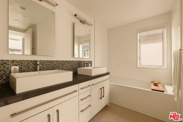 928 N Croft Avenue 102, Los Angeles, CA 90069