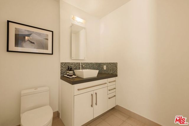 928 N Croft Avenue 102, Los Angeles, CA 90069