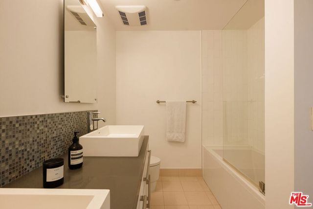 928 N Croft Avenue 102, Los Angeles, CA 90069