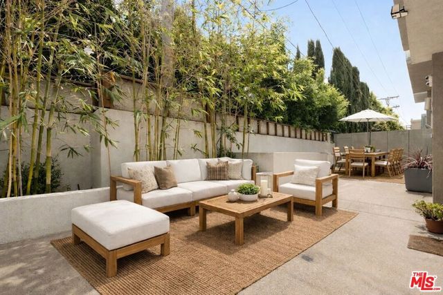 928 N Croft Avenue 102, Los Angeles, CA 90069