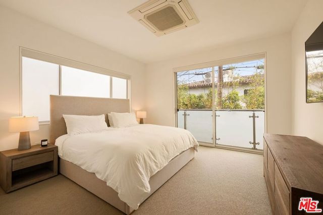 928 N Croft Avenue 102, Los Angeles, CA 90069