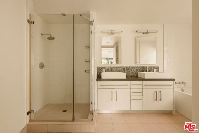 928 N Croft Avenue 102, Los Angeles, CA 90069