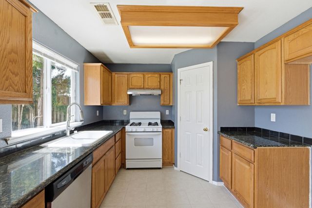 1623 Hudson Avenue, Tulare, CA 93274