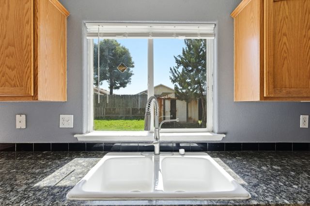 1623 Hudson Avenue, Tulare, CA 93274