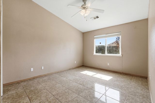 1623 Hudson Avenue, Tulare, CA 93274