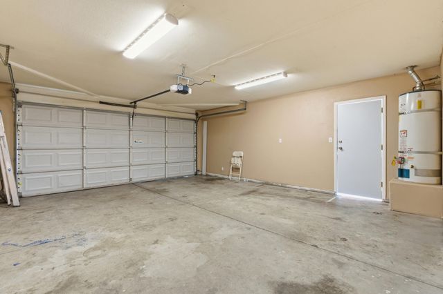 1623 Hudson Avenue, Tulare, CA 93274