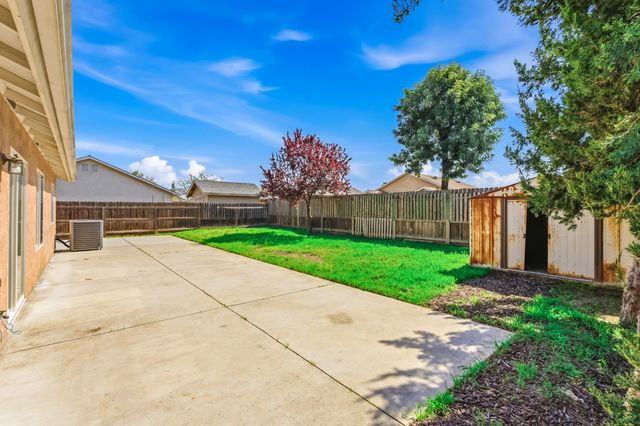 1623 Hudson Avenue, Tulare, CA 93274