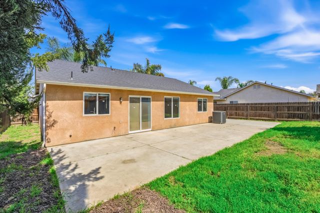 1623 Hudson Avenue, Tulare, CA 93274