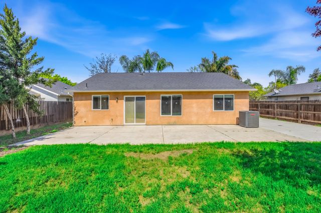 1623 Hudson Avenue, Tulare, CA 93274
