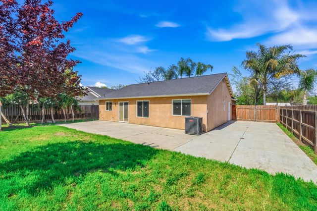 1623 Hudson Avenue, Tulare, CA 93274
