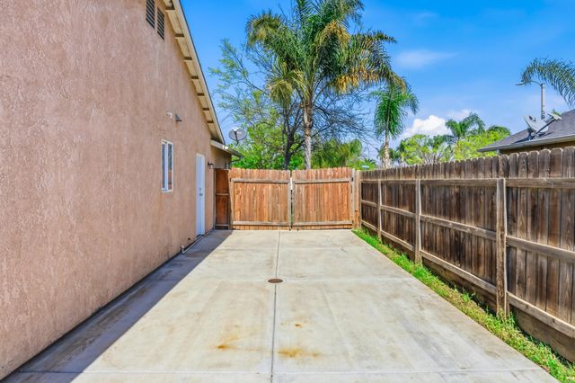 1623 Hudson Avenue, Tulare, CA 93274