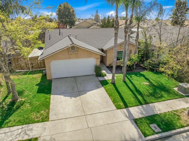 1623 Hudson Avenue, Tulare, CA 93274