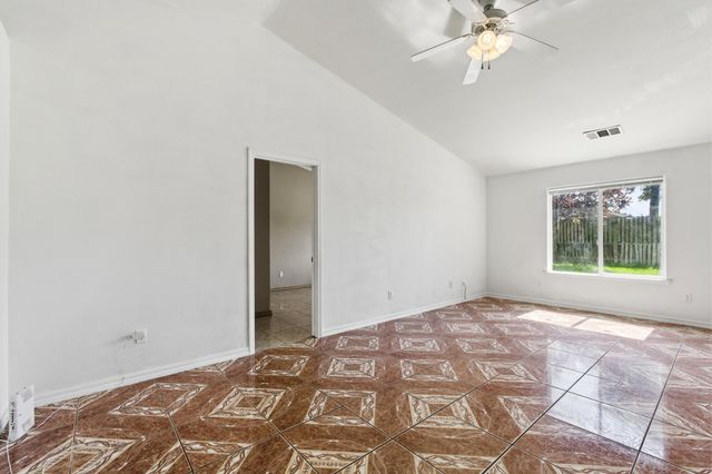 1623 Hudson Avenue, Tulare, CA 93274