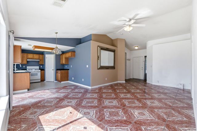 1623 Hudson Avenue, Tulare, CA 93274