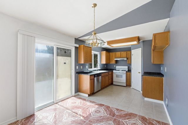 1623 Hudson Avenue, Tulare, CA 93274