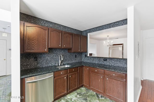 11 Fiddlers Elbow Court, Howell, NJ 07731