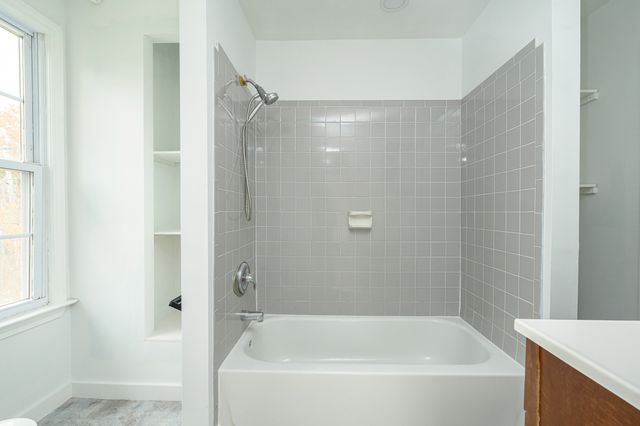 81 West Town Street, Norwich, CT 06360