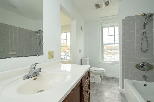 81 West Town Street, Norwich, CT 06360