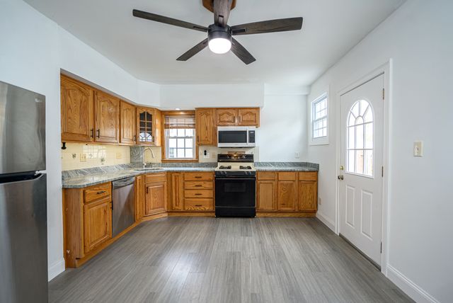 81 West Town Street, Norwich, CT 06360