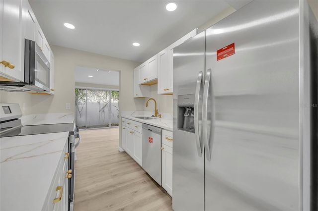 31201 MERRY RD, Tavares, FL 32778