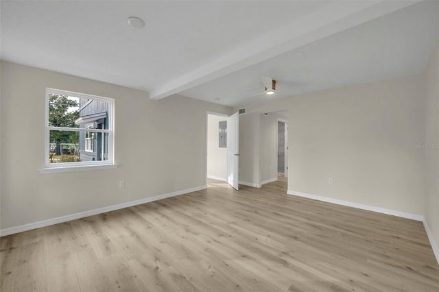 31201 MERRY RD, Tavares, FL 32778