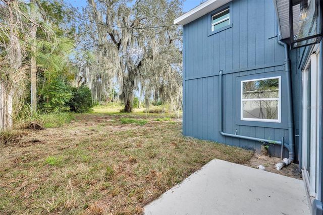 31201 MERRY RD, Tavares, FL 32778