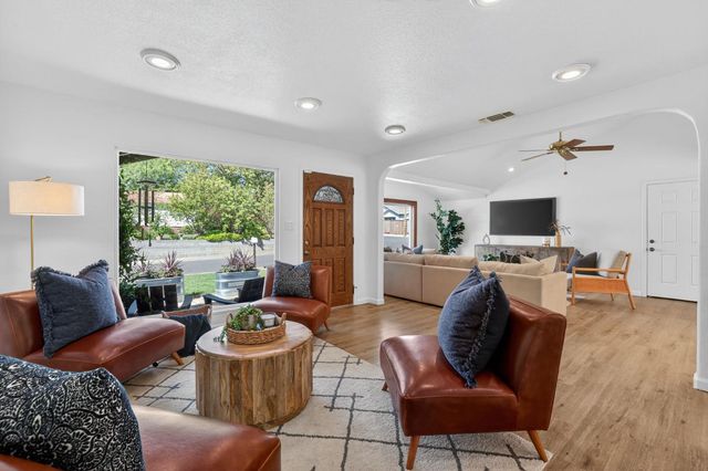 4701 Llano Ln, Fair Oaks, CA 95628