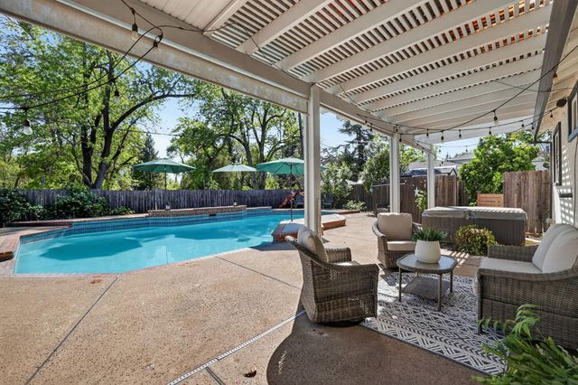 4701 Llano Ln, Fair Oaks, CA 95628